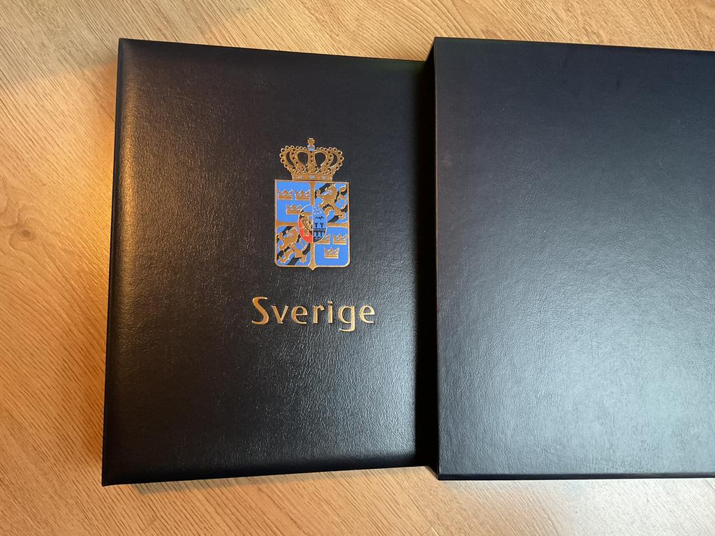 Verzameling Zweden 1970 tm 1979 in luxe Davo LX album II, Postzegels en Munten, Postzegels | Volle albums en Verzamelingen, Ophalen of Verzenden