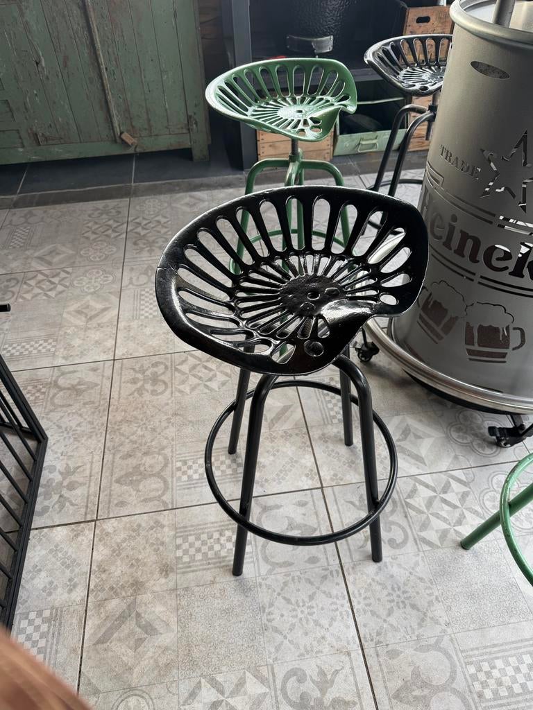 IJzeren tractor krukken - 2x zwart, Draaibaar, 5 krukken of meer, 60 tot 90 cm, Ophalen of Verzenden