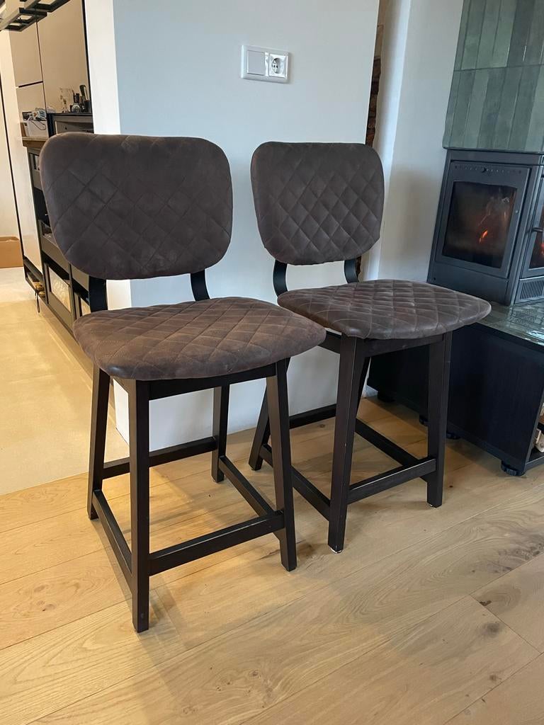 2x Barkrukken kunstleer donkerbruin met houten onderstel, Huis en Inrichting, Barkrukken, Gebruikt, 60 tot 90 cm, Hout, 2 krukken