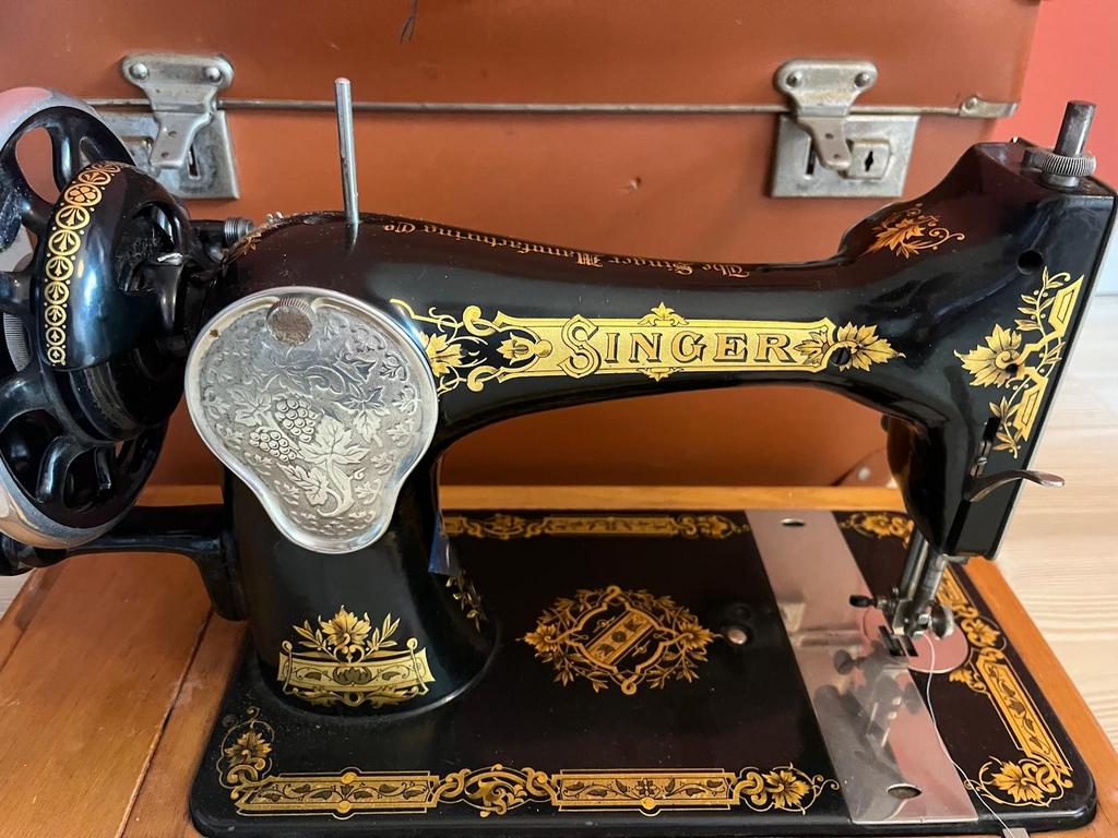 Antieke Singer Naaimachine (handbediend) met koffer, Ophalen