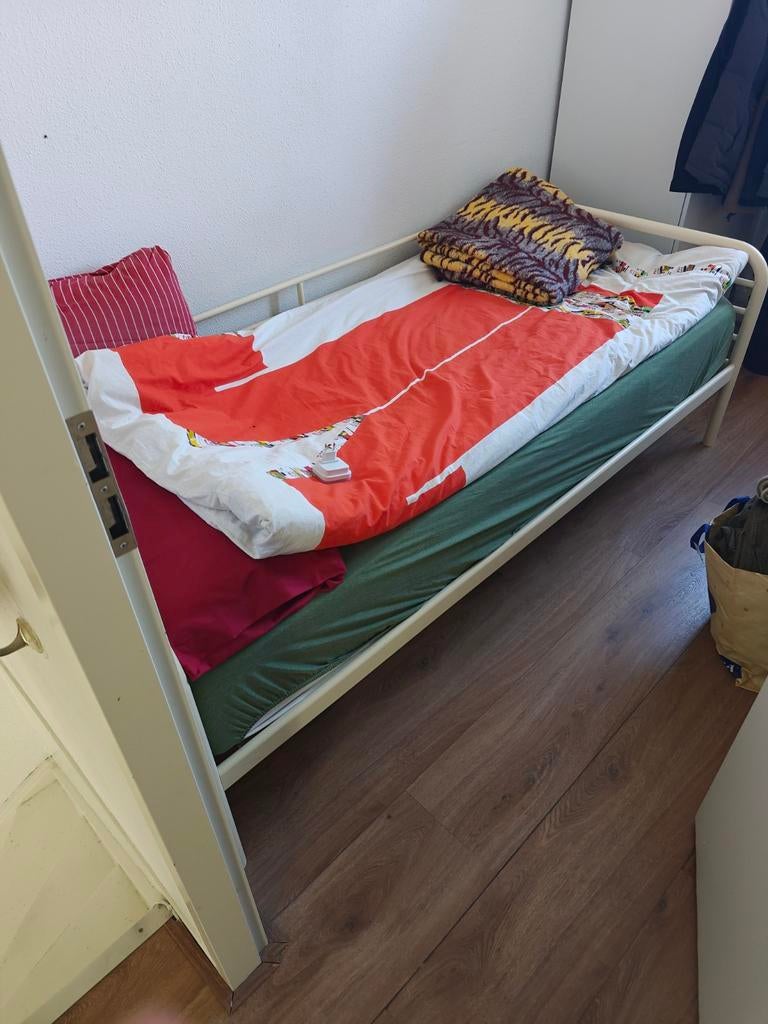 Metalen eenpersoonsbed IKEA, Ophalen