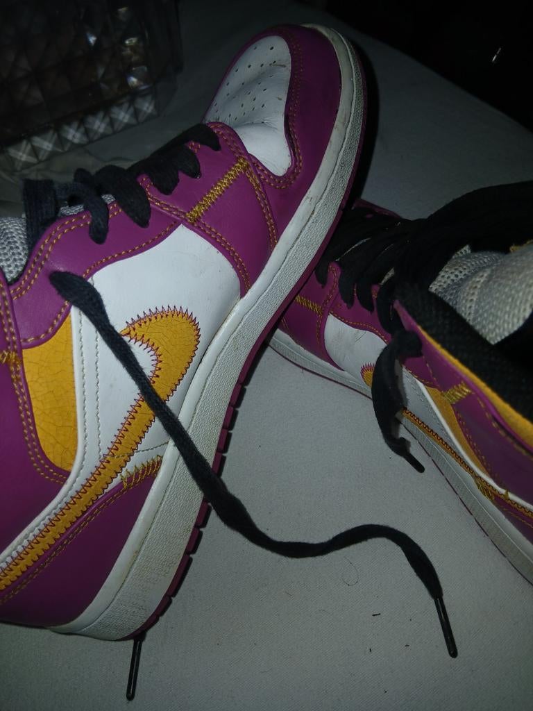 Nike Jordan air mid 1 college sneakers roze/wit/geel, Kleding | Dames, Schoenen, Ophalen, Sneakers of Gympen