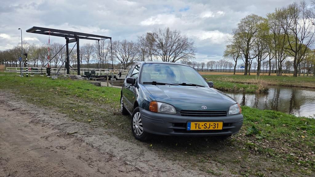Toyota Starlet 1.3 16V 1998 NIEUWE APK, STUURBEKRACHTIGING, Auto's, Toyota, Voorwielaandrijving, 15 km/l, 74 pk, 4 cilinders
