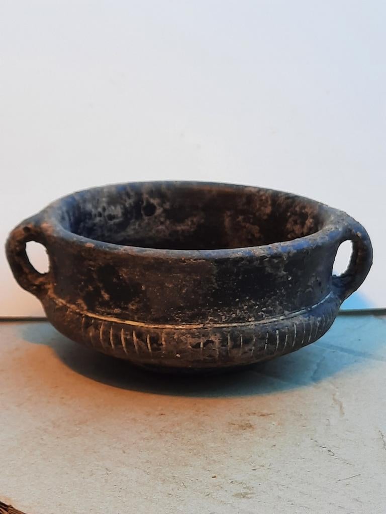 Zwart aardewerken schaaltje romeins bodemvondst, Verzenden