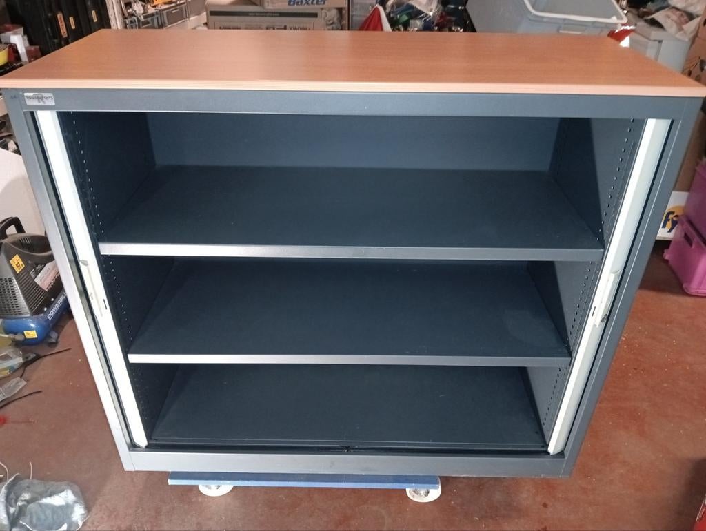 Roldeur kast in ijzer met 2 stevige liggers in, Huis en Inrichting, Kasten | Roldeurkasten en Archiefkasten, Ophalen, 25 tot 50 cm