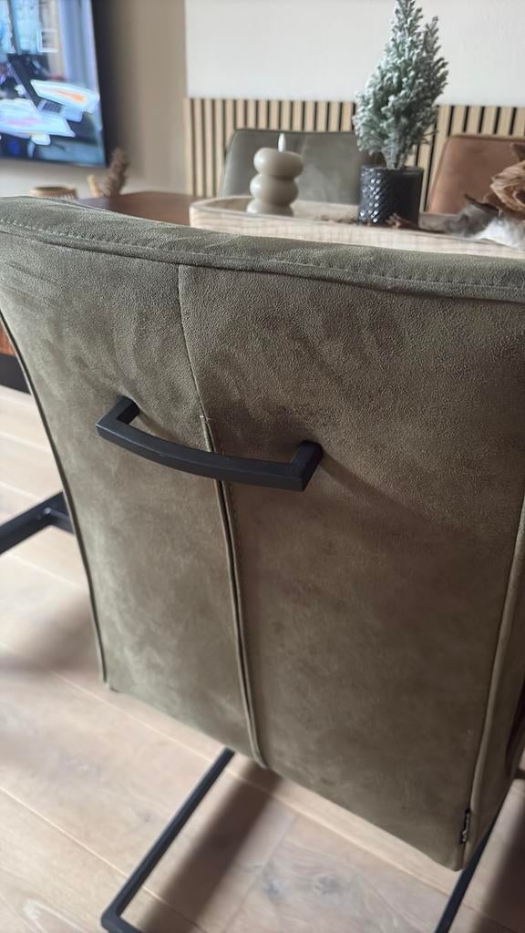 6 eetkamer stoelen (3 cognac/3groen), Ophalen, Zo goed als nieuw, 4 tot 6 stoelen