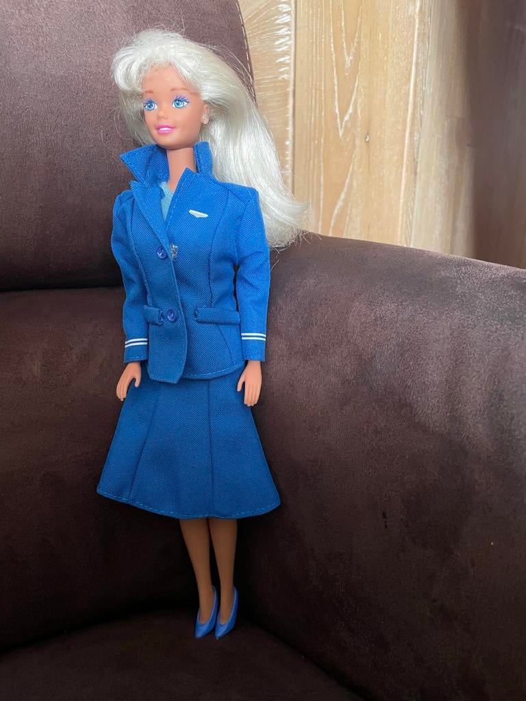 Barbie stewardess in klm pak, Ophalen of Verzenden, Zo goed als nieuw, Kleertjes