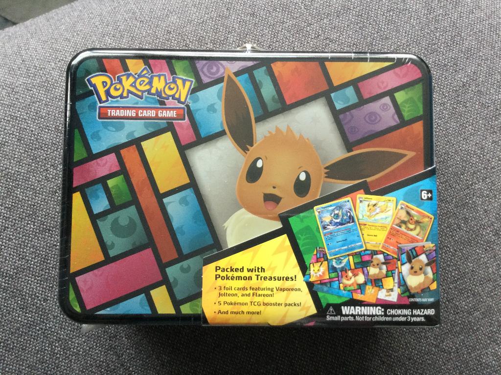 Eevee Lunchbox Tin - Eevee Collectors Chest, Hobby en Vrije tijd, Verzamelkaartspellen | Pokémon, Verzenden, Zo goed als nieuw
