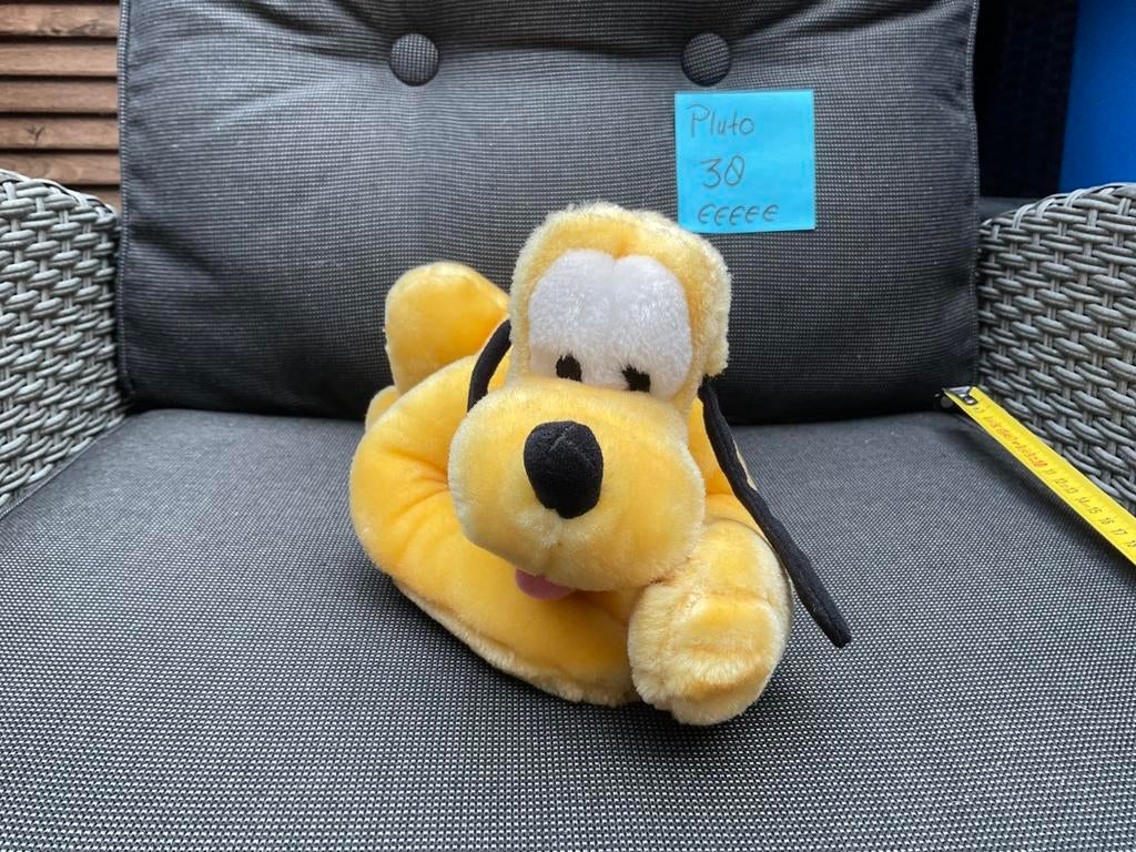 Zgan, niet kapot, pluche Disney Pluto liggend 30cm, Ophalen, Goofy of Pluto, Zo goed als nieuw, Knuffel