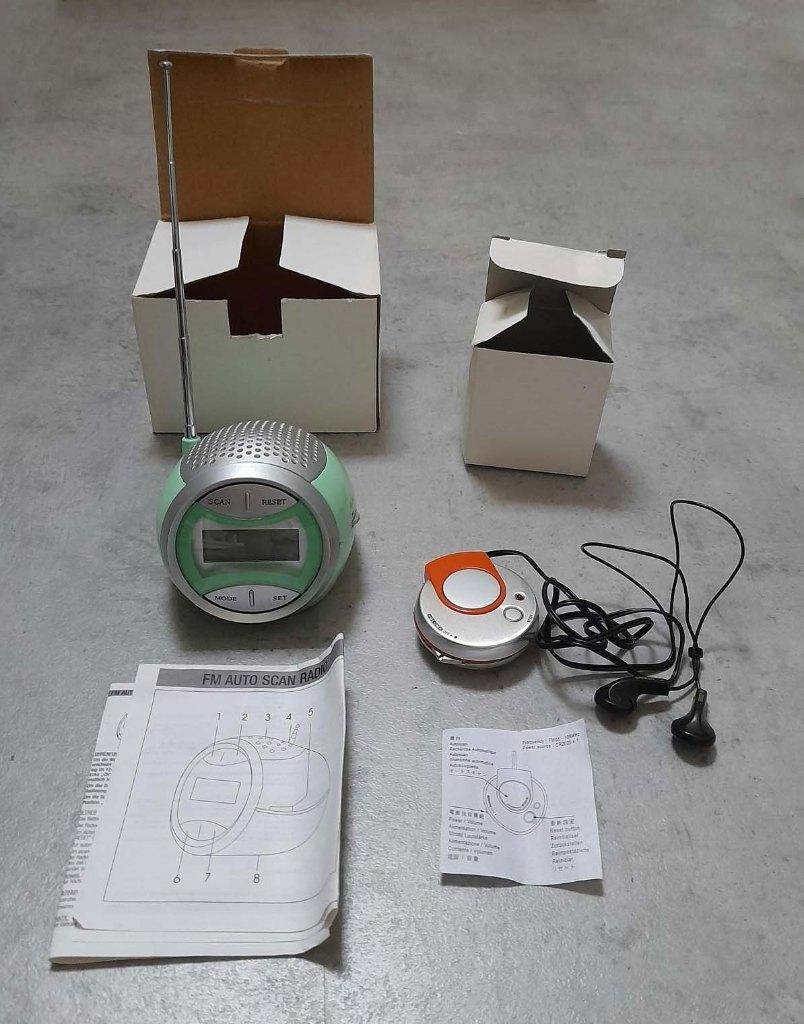 Twee compacte FM RADIO's werkend op batterijen, Ophalen of Verzenden, Nieuw, Radio