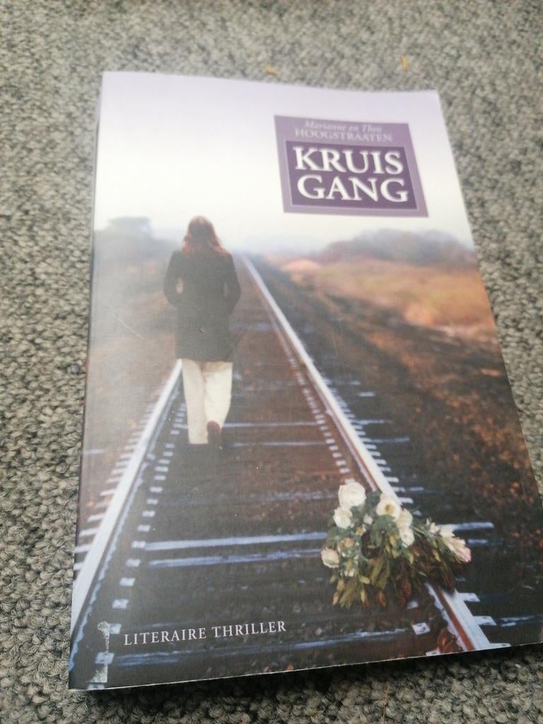 Kruisgang - Marianne en Theo Hoogstraten, Gelezen, Ophalen of Verzenden, Nederland, Marianne en Theo Hoogstraten