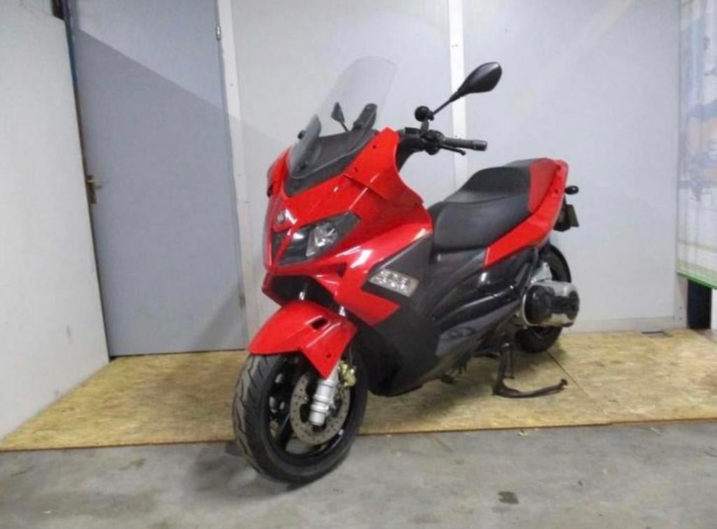 Gillera Nexus 500cc, Particulier, Scooter