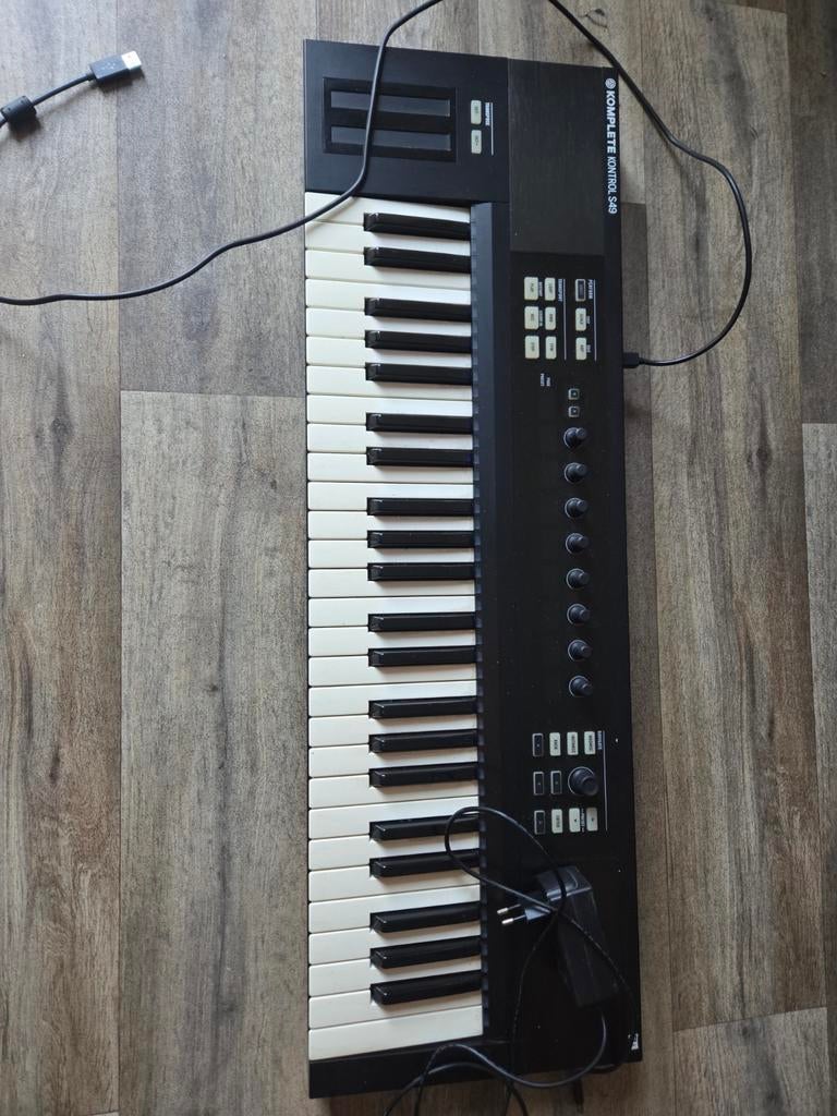 Native Instruments Komplete Kontrol S61 MIDI Keyboard, Ophalen of Verzenden, Zo goed als nieuw, Midi-aansluiting, 49 toetsen