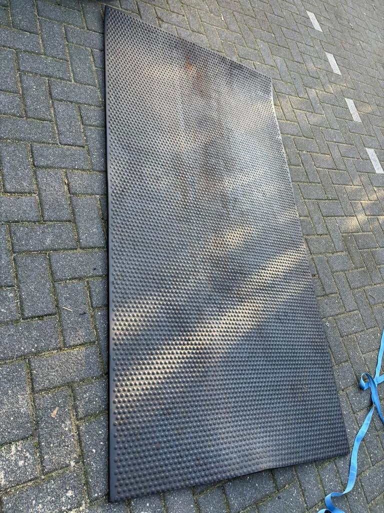 Vol rubberen mat 1 m x 2 m x 1 cm, Ophalen, Gebruikt, Mat, Vol rubber