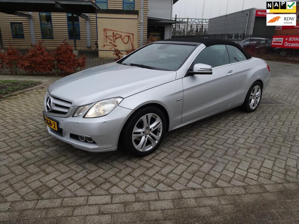 Mercedes-Benz E-klasse Cabrio 200 CGI Avantgarde/Airco/Navi/, Auto's, Achterwielaandrijving, Zwart, 4 cilinders, Cabriolet