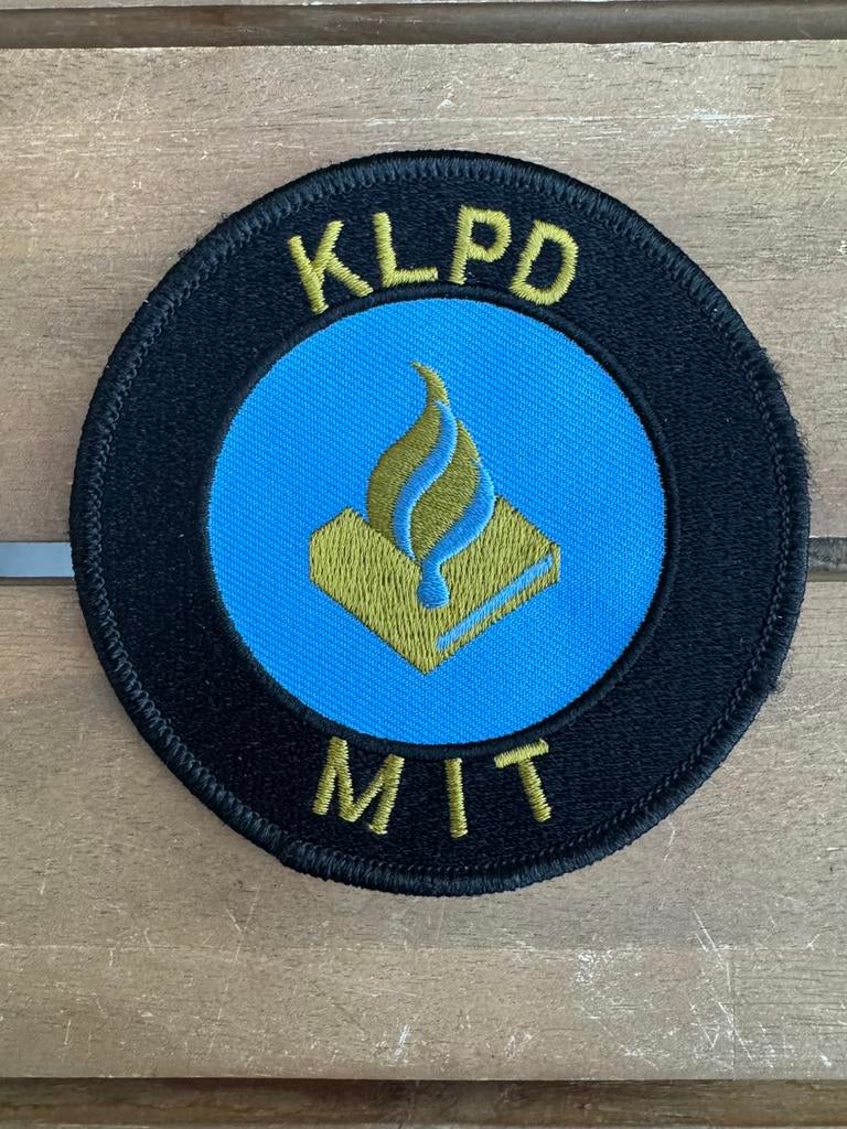 KLPD Rijkspolitie Politie oud embleem MIT, Verzamelen, Militaria | Algemeen, Ophalen of Verzenden, Nederland, Embleem of Badge