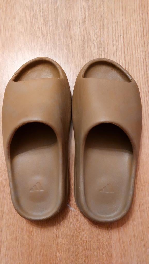 Slippers adidas yeezy 42, Overige kleuren, Ophalen of Verzenden, Zo goed als nieuw, Adidas Yeezy