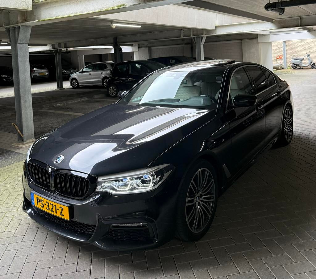 BMW 5-Serie 520i G30 NL auto zwart M pakket, 1998 cc, Achterwielaandrijving, 4 cilinders, 2000 kg