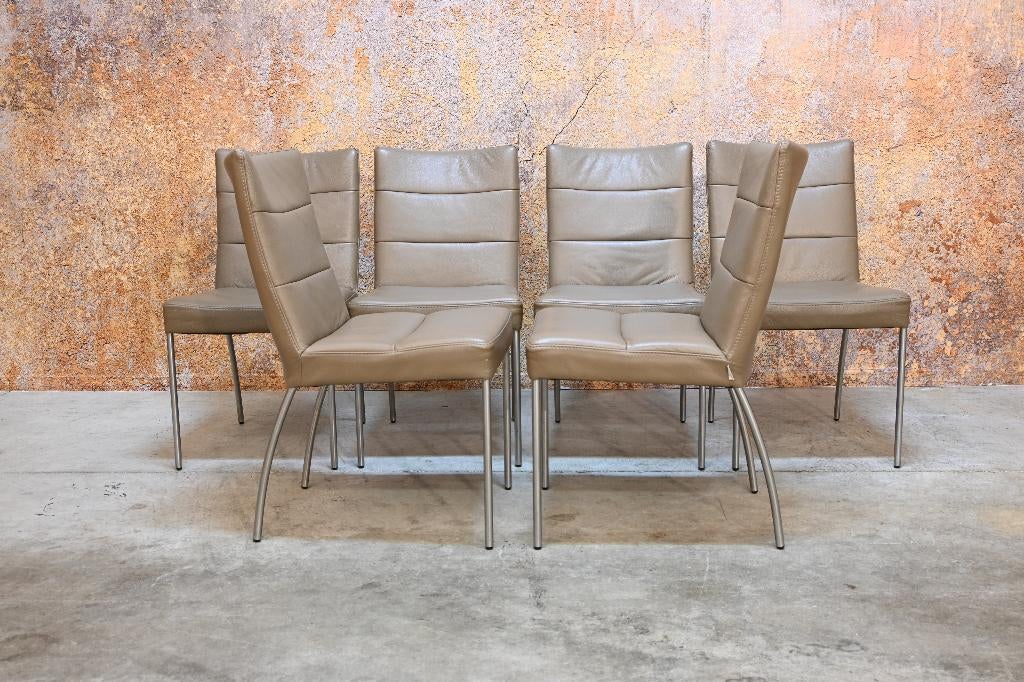 IZGS! 6 bruine/taupekleurige leren Bert Plantagie stoelen, Bruin, Ophalen of Verzenden, Zo goed als nieuw, Bert Plantagie