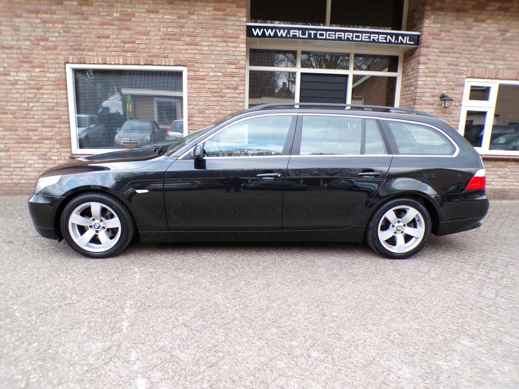 BMW 5-serie Touring 525i Automaat / Leder / Navi / Head Up, Auto's, Automaat, Achterwielaandrijving, Gebruikt, Zwart