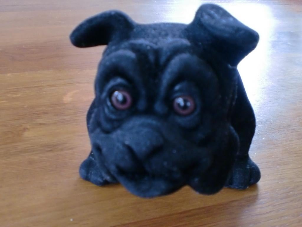 Hoedenplank hondje Engelse bulldog, Auto diversen, Auto-accessoires, Ophalen of Verzenden, Zo goed als nieuw