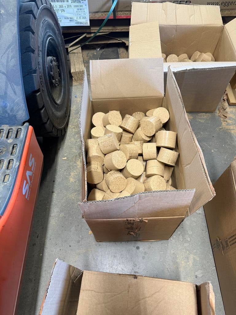 Massief eiken briketten - Hoge kwaliteit brandhout, Tuin en Terras, Haardhout, Minder dan 3 m³, Ophalen, Eikenhout, Blokken