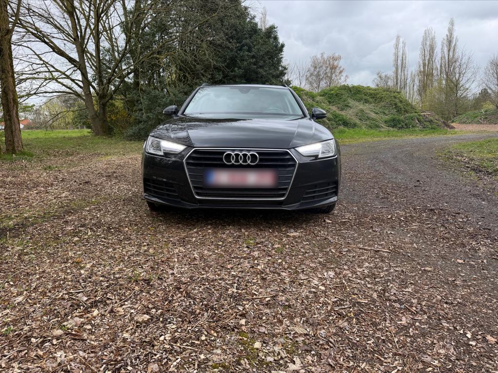 Audi A4 - 2019 - 125.000km - Directie auto, Automaat, Stof, Zwart, 4 cilinders