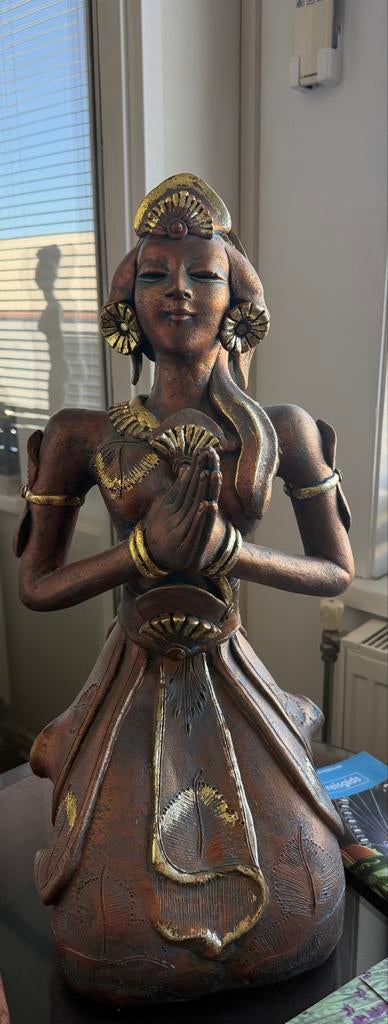 Decoratief Balinees Beeld van Vrouw in Gebedshouding, Ophalen of Verzenden, Handgemaakt, 20 - 50 cm, Beeld