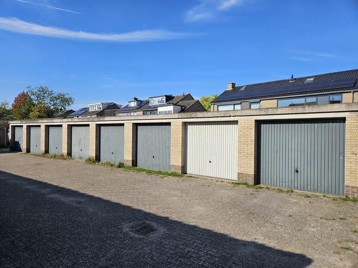Garagebox gezocht in Eerbeek – betrouwbare huurder, Huizen en Kamers, Op zoek naar een huis