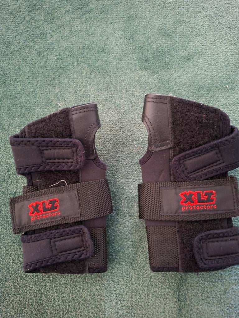 Polsbeschermers skeeleren skates maat M, Ophalen of Verzenden