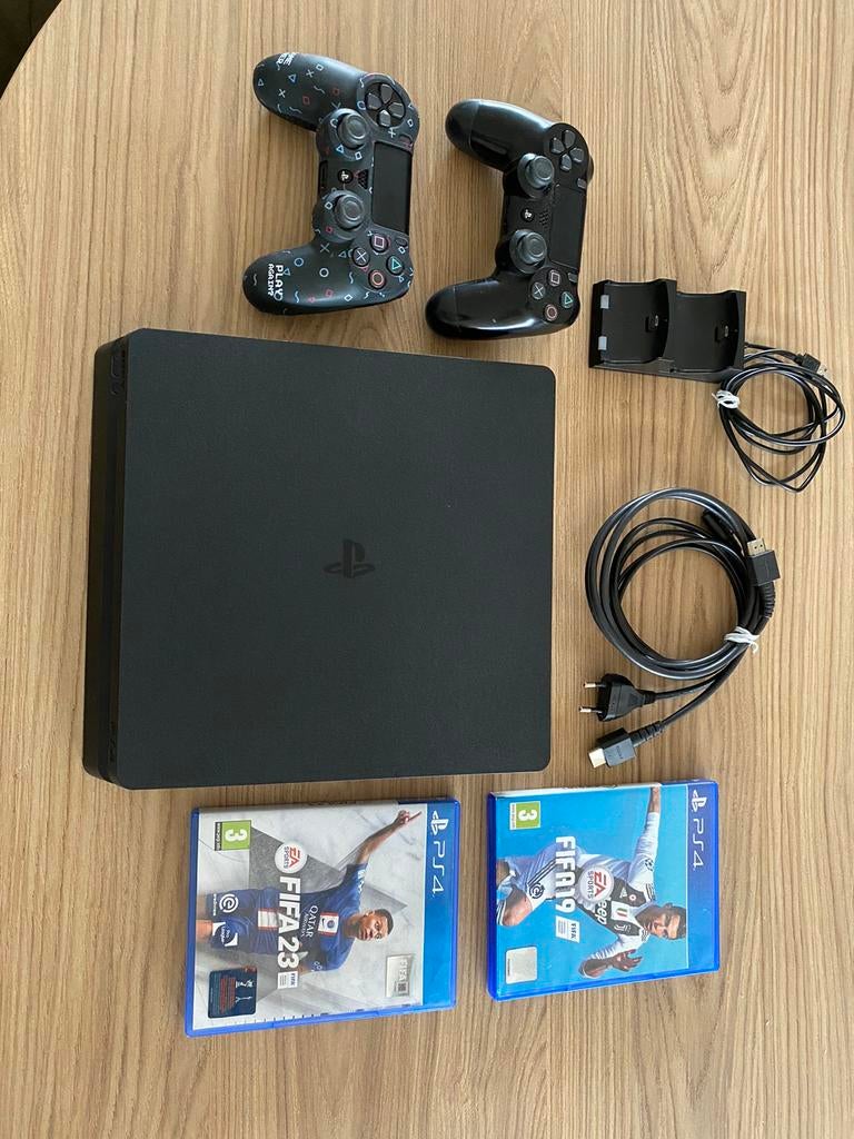 PlayStation 4, 2 controllers games, Spelcomputers en Games, Ophalen of Verzenden, Zo goed als nieuw, Met 2 controllers, Original