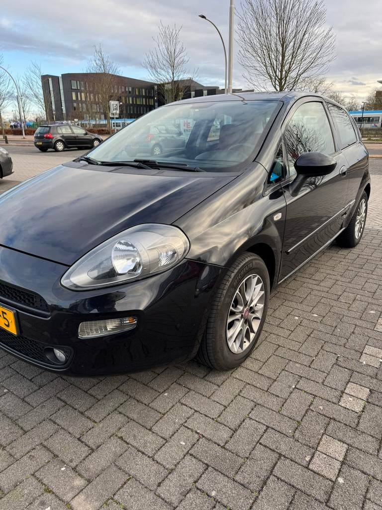 Fiat Punto 1.3 Multijet 62KW 3DR 2012 Zwart, Auto's, Voorwielaandrijving, 4 cilinders, 400 kg, Zwart