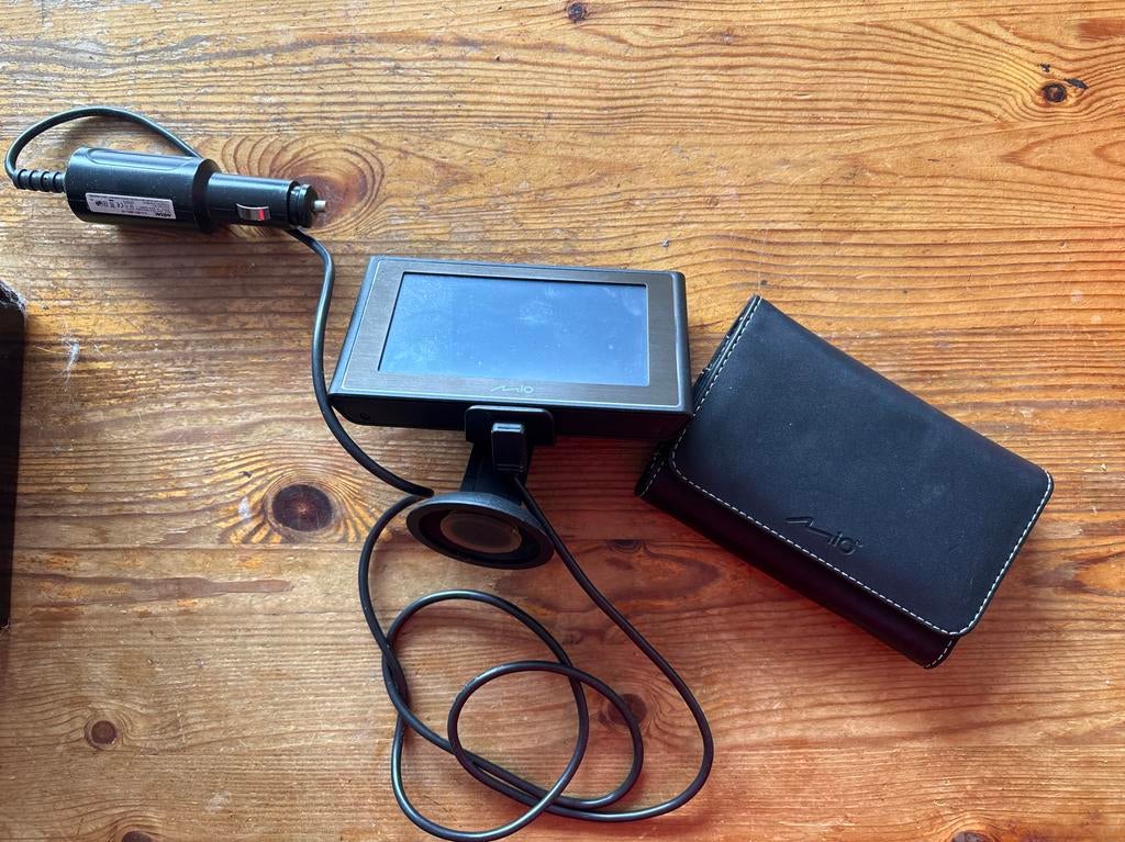 Mio navigatie met houder en oplader, Auto diversen, Ophalen of Verzenden, Gebruikt