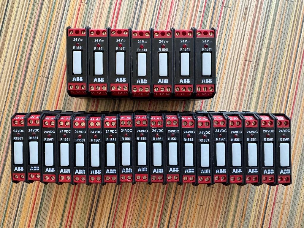 ABB SIGMA RELAIS - 25 stuks (7 stuks R1541 + 18 stuks R1561), Ophalen of Verzenden, Gebruikt