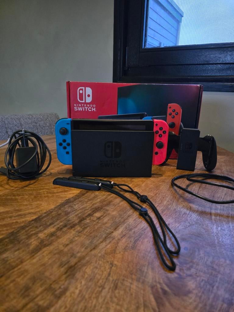 Nintendo Switch met Joy-Cons en Docking Station, Ophalen of Verzenden, Gebruikt, Met 2 controllers, Switch Original