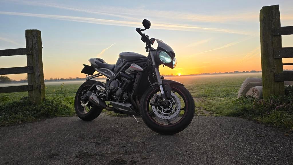 Triumph Street Triple 765 RS 2017 volledige historie. Topsta, Motorrijbewijs A, Cruise Control, 3 cilinders, Particulier