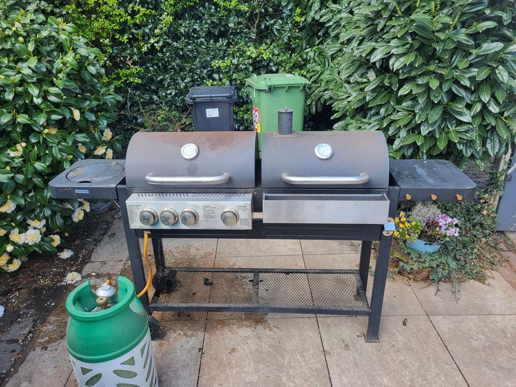 Duo BBQ: Gas & Houtskool met Smoker Functie, Tuin en Terras, Gasbarbecues, Ophalen of Verzenden, Gebruikt, Onbekend