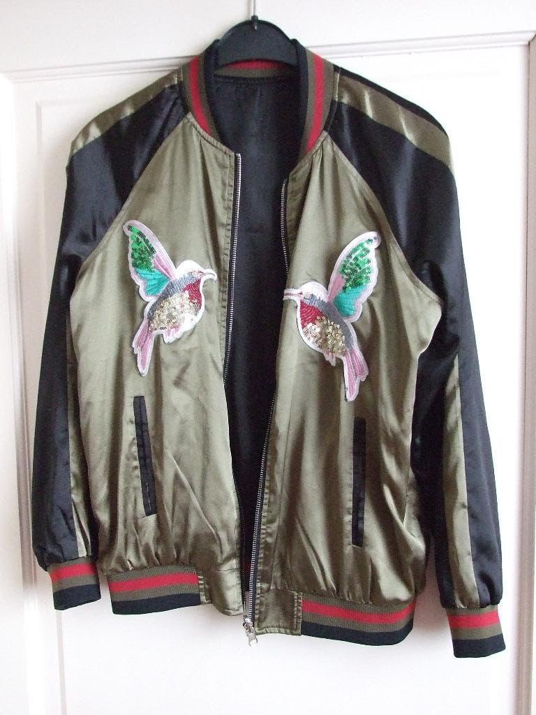 Zeer fraai bomberjasje met Japanse bloem kolibrie borduur M, Kleding | Dames, Maat 38/40 (M), Overige kleuren, Ophalen of Verzenden