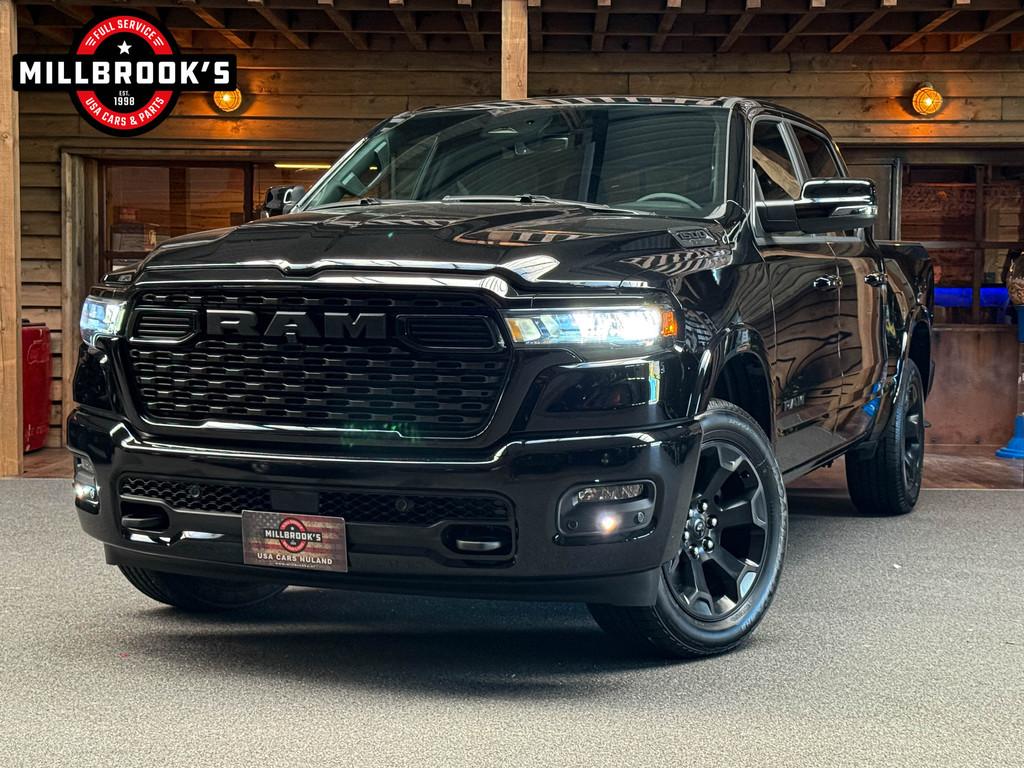 Dodge Ram 1500 Big Horn BPM VRIJ, 2025 Model! Adaptieve crui, Automaat, Zwart, Parkeercamera, 4 stoelen
