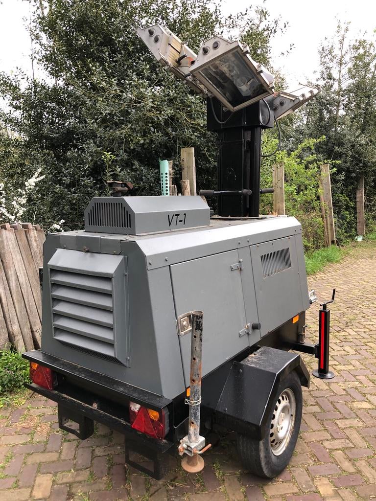 Lightower VT1 Mobiele Lichtmast met Generator, Ophalen, Gebruikt, Met statief, Lamp met armatuur