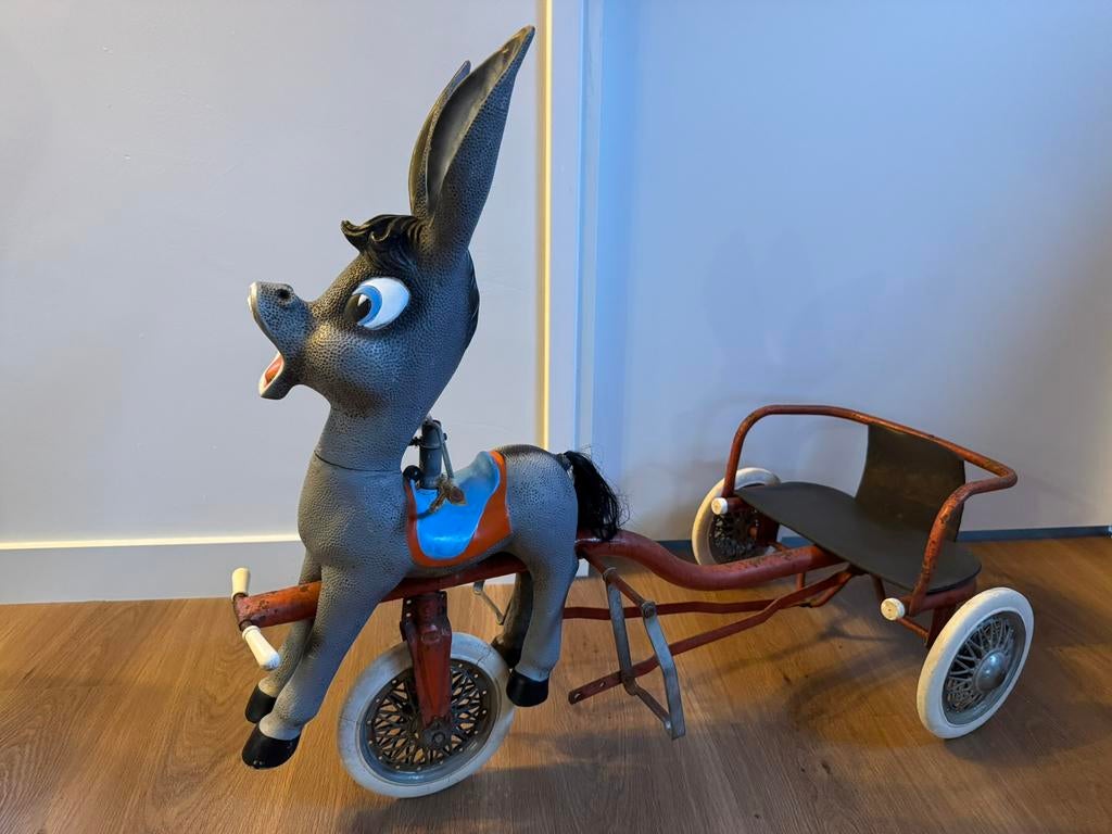 Oude kar met ezel, Ophalen