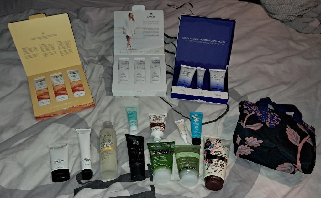 Groot Verzorgingspakket cremes en parfum, Ophalen of Verzenden, Nieuw, Overige typen