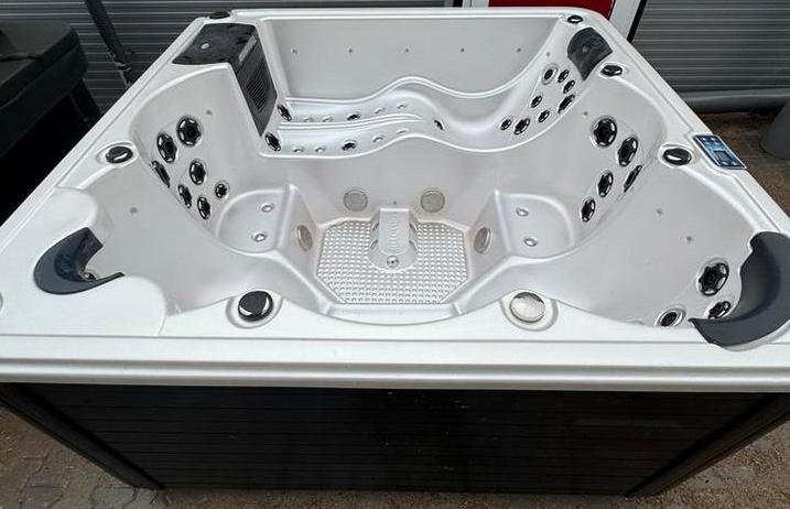 🌴Balboa Jacuzzi 6 personen 1 ligplaats🌴, Ophalen of Verzenden, Zo goed als nieuw, Vast