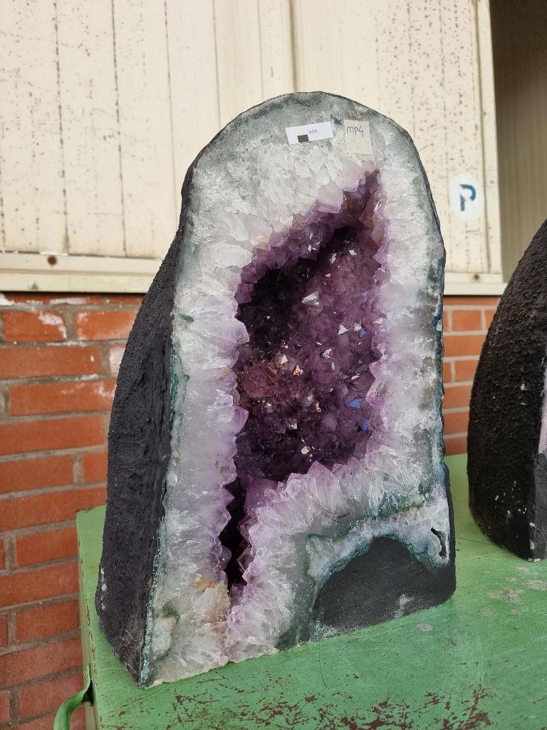 XL Amethist Geode 43x27cm 39kg+ Amethyst MP4
