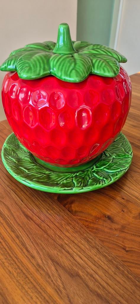 Aardbeien pot met deksel en schotel, Ophalen of Verzenden