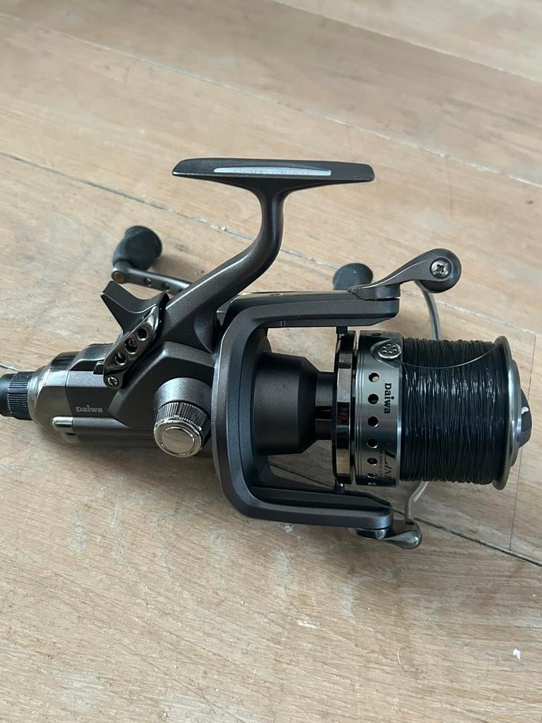 Te koop twee maal nieuw daiwa tournament linearx 5500 br, Watersport en Boten, Ophalen of Verzenden, Nieuw, Molen