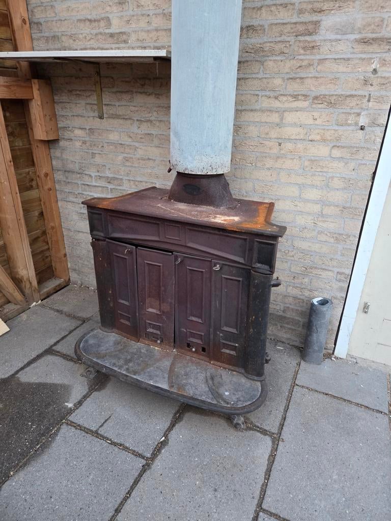 Gietijzeren kachel incl. schoorsteen, Huis en Inrichting, Kachels, Ophalen, Gebruikt, Hout, Houtkachel