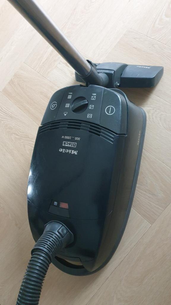Mooi stofzuiger miele Black 300  2000 Watt, Witgoed en Apparatuur, Stofzuigers, Ophalen of Verzenden, Zo goed als nieuw, 2000 watt of meer