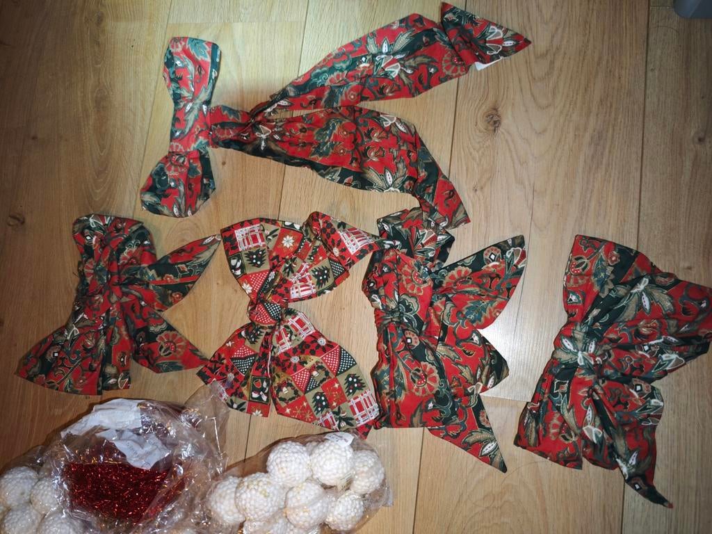 Kerstspullen rood wit kussen tafelkleden slinger vogeltje, Diversen, Kerst, Ophalen of Verzenden