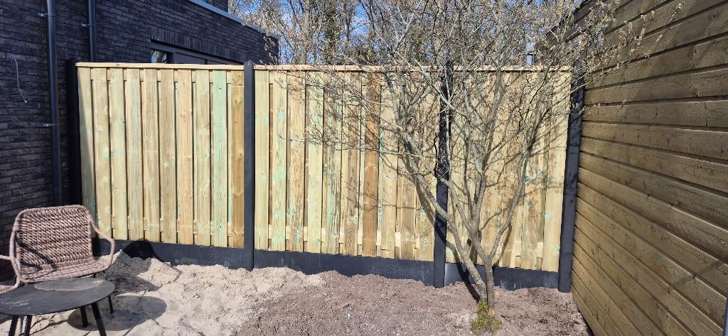 ACTIE Schutting Grenen met Beton systeem., 1 tot 2 meter, 6 meter of meer, Vis multidiensten, Nieuw